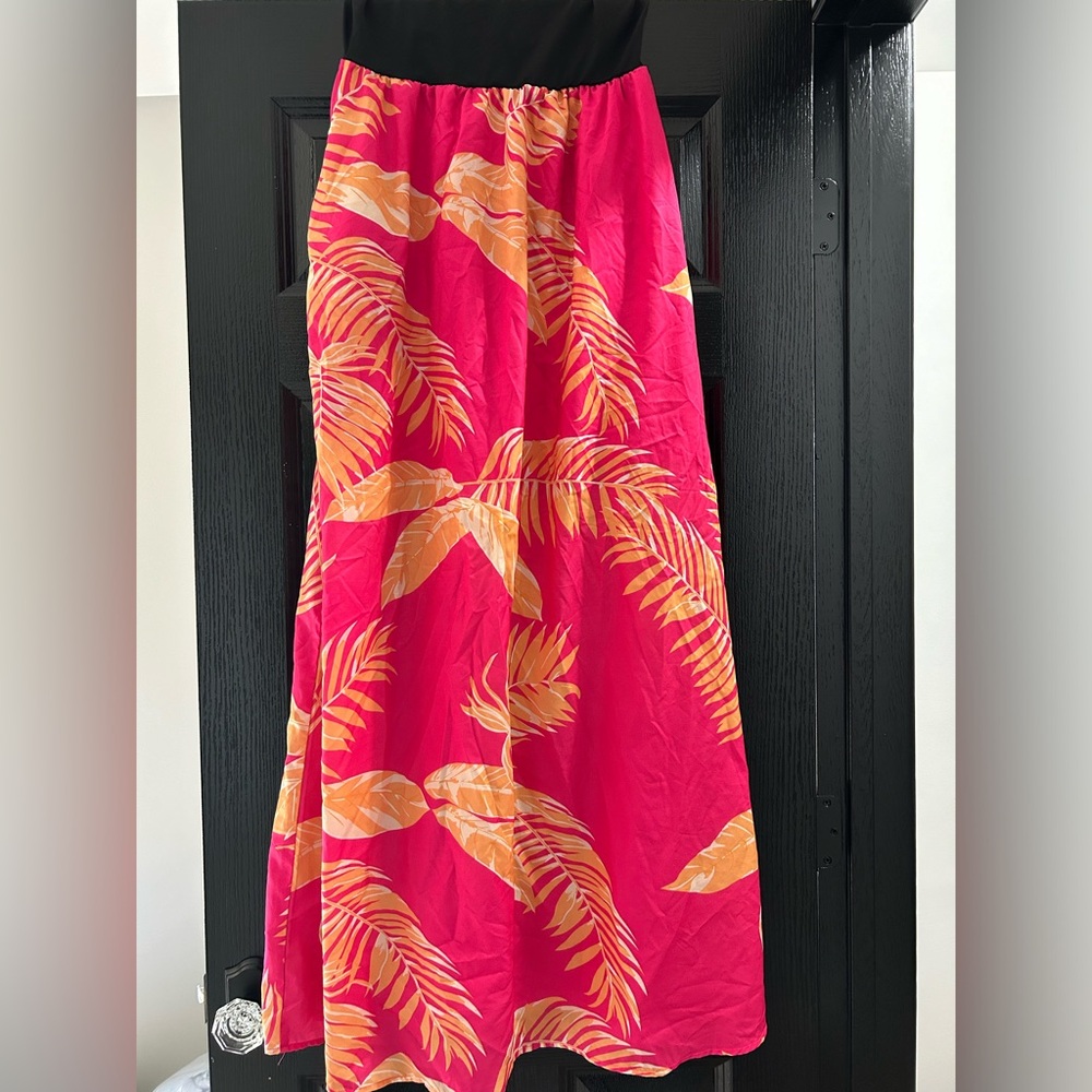 Beautiful summer or beach maxi dress! Sleeveless tube top style.